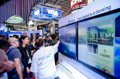 围满了来自世界各行从业者